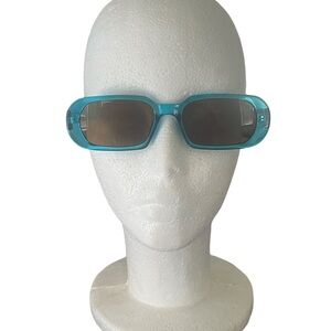 Stylish Women’s Aqua Blue Sunglasses. Size:OS. Great Condition.